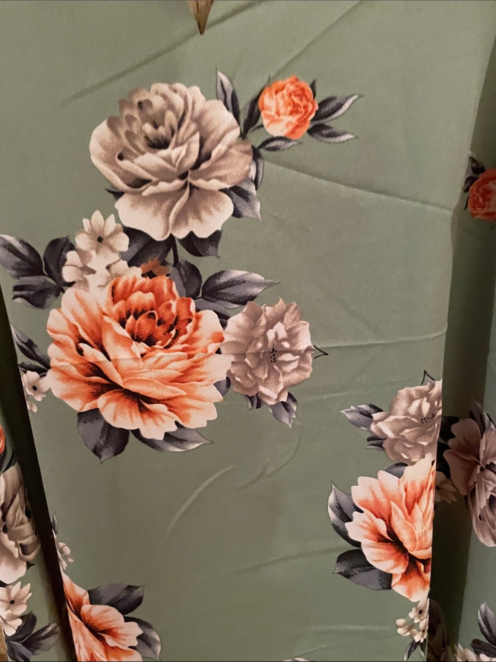 SHEIN Sage Green Floral Scallop V-Neck Tank - Picture 3 of 8